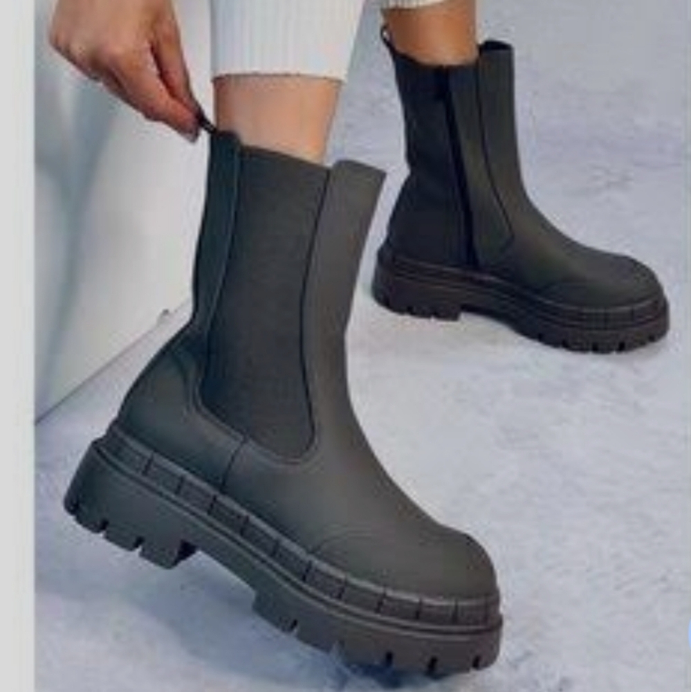 New Forever 21 Size 7 Combat Boots